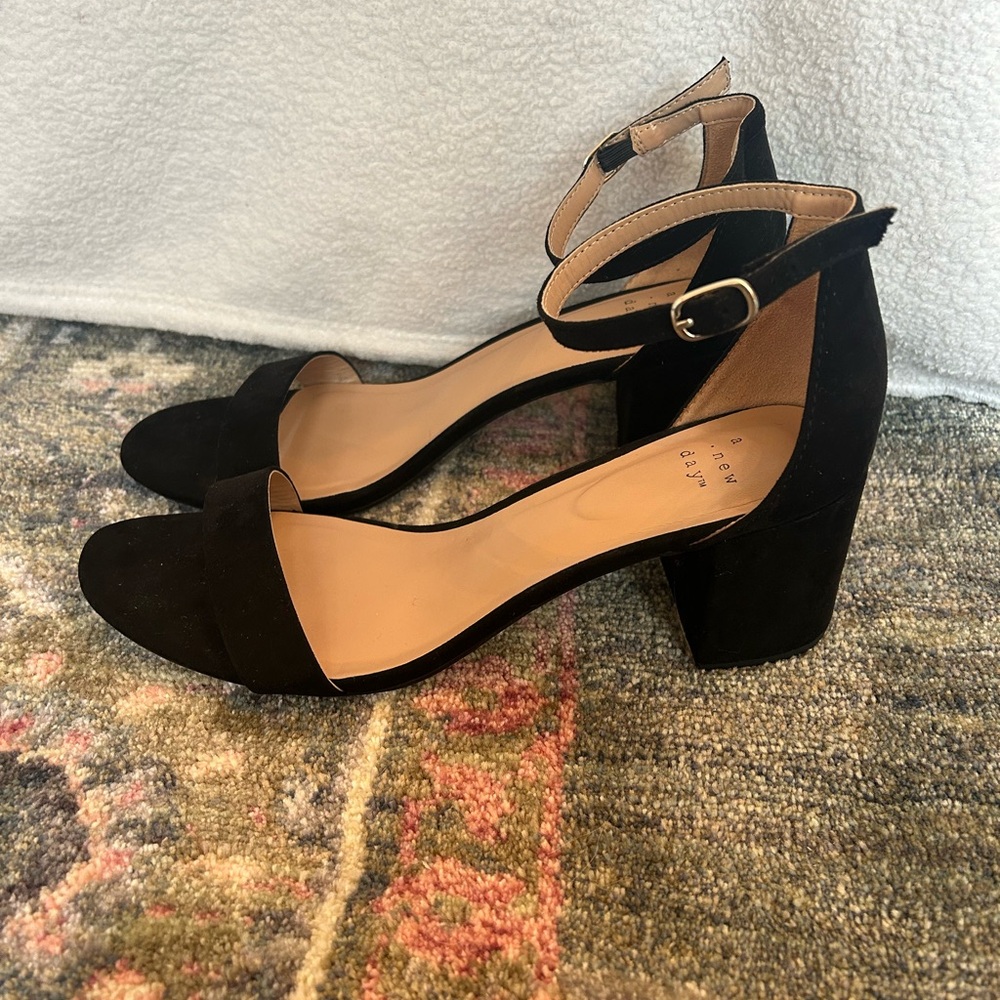 Used - Picture 2 of 4